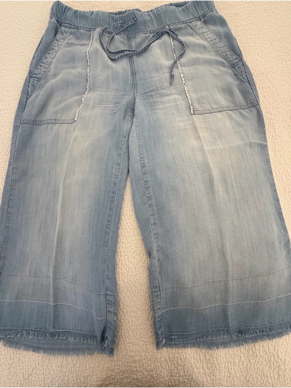 Cloth and Stone Light Wash Wide-Leg Super Light Weight Cropped Drawstring Jeans